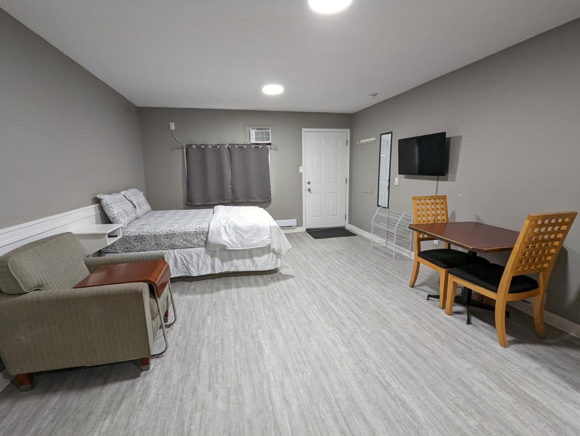 مدسين هات Riverside Motel المظهر الخارجي الصورة